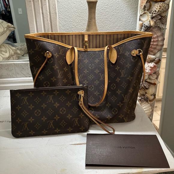 SOLD: Louis Vuitton- Neverfull MM - Picture 2 of 8